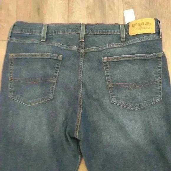 Levi's - Picture 4 of 4